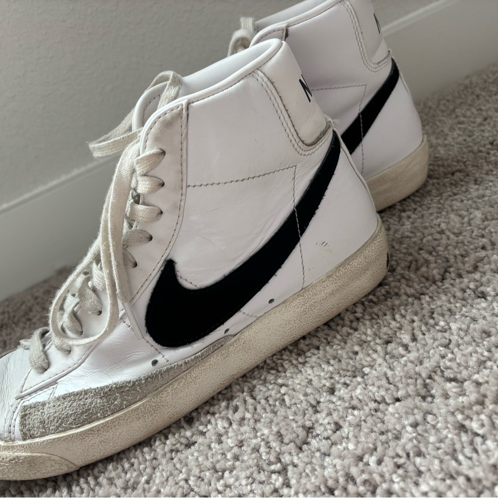 Nike White and Black High-Tops